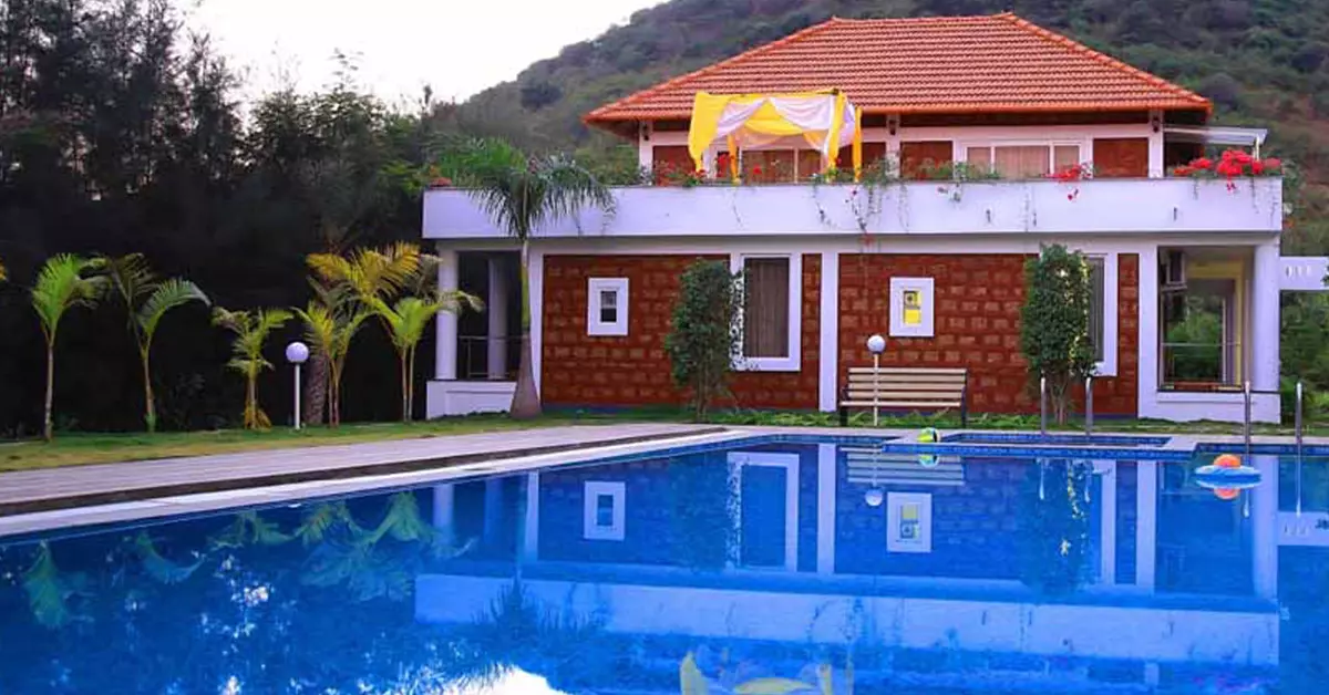 SR Jungle Resort family swimming pool